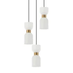 Lampa wisząca Monza z trzema kloszami w kształcie cylindrów, wykonana z matowego szkła w odcieniu białym, z złotymi detalami. Ułożona na czarnych przewodach, zawieszona w pionie, idealna do nowoczesnych wnętrz.