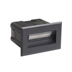 Lampa zewnętrzna Erba 3K do zabudowy, kolor czarny, z jednym źródłem światła LED o mocy 3W i temperaturze barwowej 3000K. Ujęcie z boku, ukazujące prostokątną formę i przezroczysty panel. Idealna do oświetlenia przestrzeni zewnętrznych.