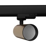 Reflektor spot Isa 1xLED/12W, mosiężny, montowany na szynie 3F. Okrągła głowica z siatkową osłoną, zamocowana na czarnej podstawie. Ujęcie z boku, pokazujące detal konstrukcji i mechanizm mocujący.