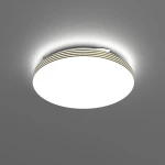 Plafon LED Bever D26 w kolorze białym z złotymi detalami, okrągły, o średnicy 26 cm. Zainstalowany na suficie, emituje neutralne światło 4000K. Wyposażony w ochronę IP44, idealny do łazienek lub przestrzeni narażonych na wilgoć.