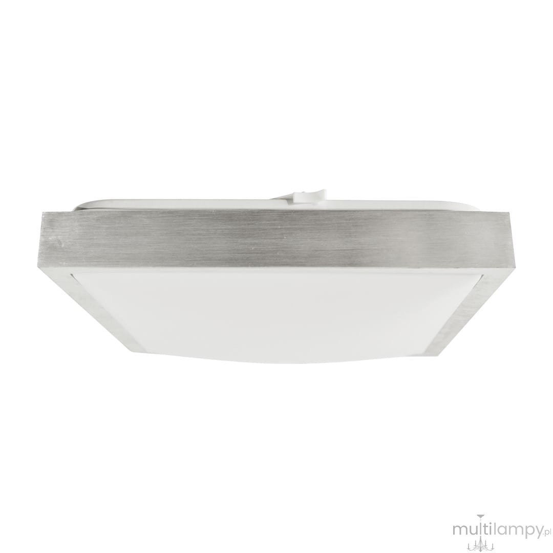 Plafon LED Casilla D50x50 o mocy 24W, barwa światła 4000K. Prosta, kwadratowa konstrukcja z białym kloszem i metalową, szczotkowaną ramką. Ujęcie z boku, pokazujące kształt i detale wykończenia.
