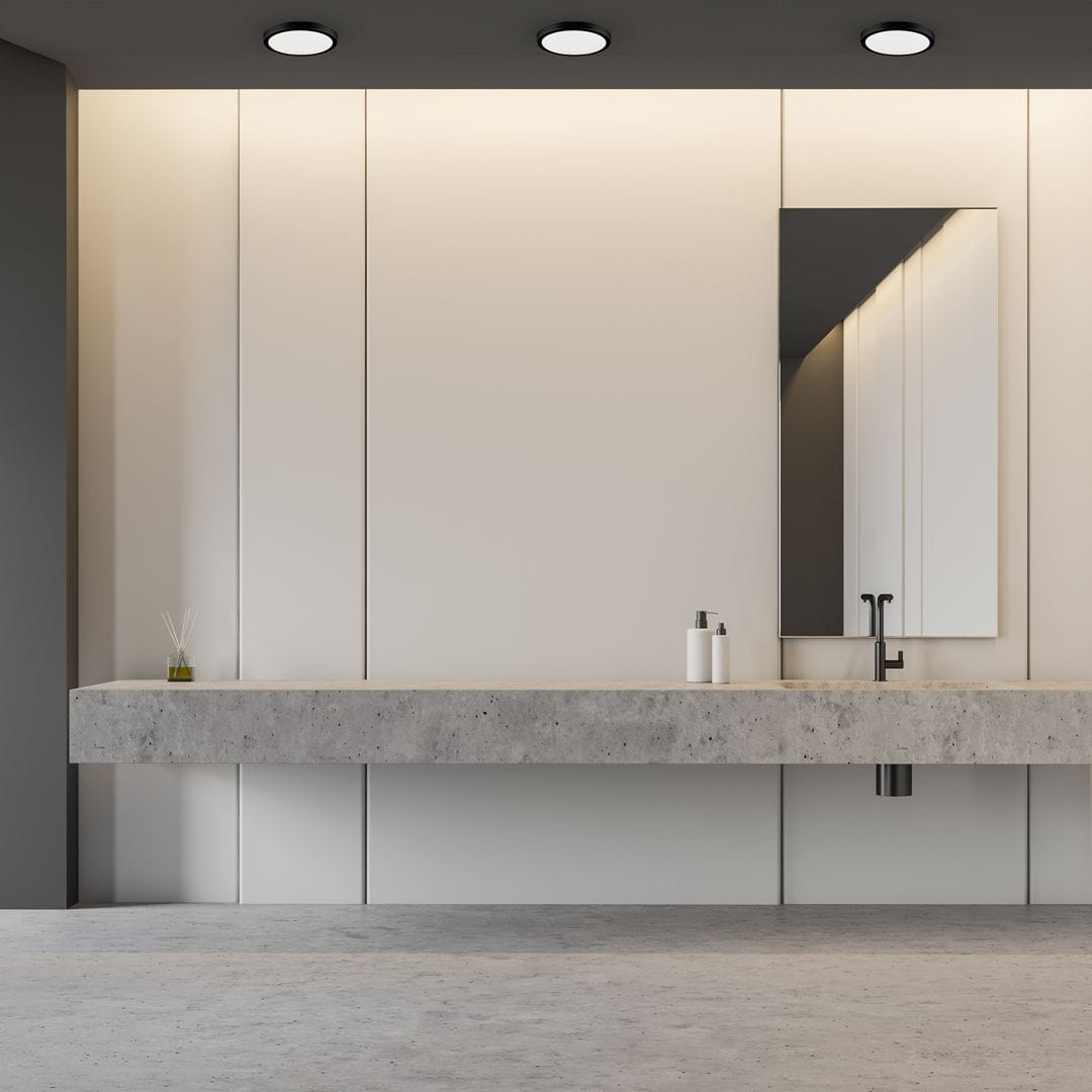 Plafon LED Vera D22 w kolorze czarnym, o mocy 18W i temperaturze barwowej 4000K, zamontowany w suficie, z minimalistycznym designem, zapewnia równomierne oświetlenie w przestrzeni, idealny do nowoczesnych wnętrz.