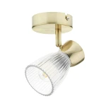 Lampa sufitowa typu spot, 1xE14, z metalowym, złotym wykończeniem oraz przezroczystym kloszem o żłobionej fakturze. Ujęcie z boku, pokazujące zamocowanie do sufitu oraz kąt nachylenia klosza, co umożliwia skierowanie światła w wybranym kierunku.