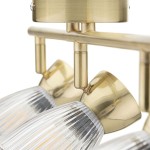Złota lampa sufitowa (spot) Best z trzema oprawami na żarówki E14. Widok z bliska na metalowy stelaż oraz szklane klosze o żłobionej fakturze, umieszczone w poziomie. Elementy wykonane z metalu, w eleganckim, błyszczącym wykończeniu.