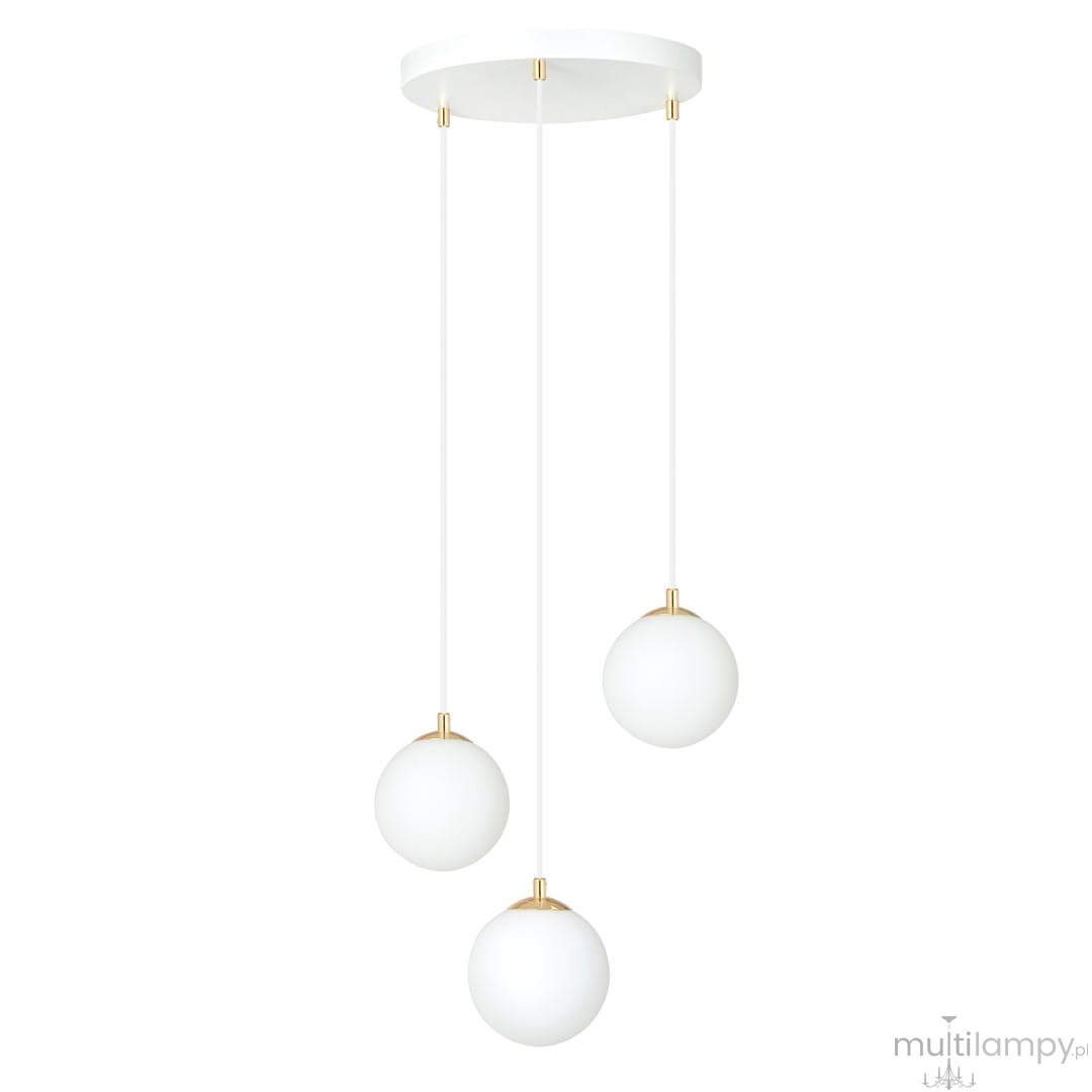 Lampa wisząca Royal 3-punktowa w kolorze białym i złotym. Składa się z trzech okrągłych kloszy z matowego szkła, zawieszonych na białych linkach. Montaż sufitowy w białym kolorze. Prosty, nowoczesny design, idealna do różnych aranżacji wnętrz.