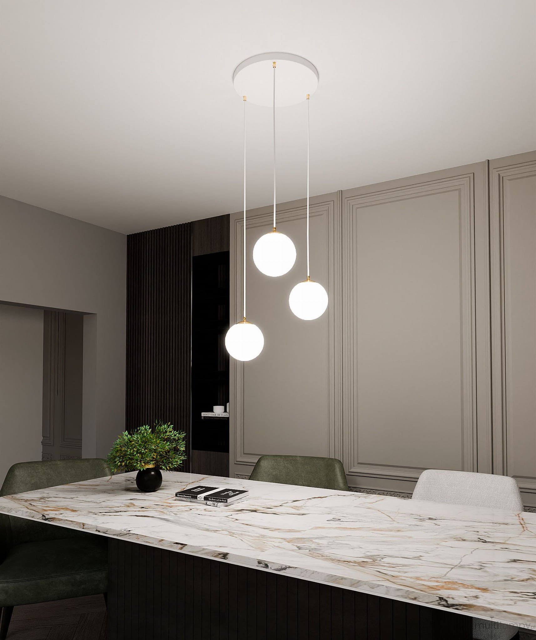 Lampa wisząca Royal 3-punktowa w kolorze białym i złotym, z trzema okrągłymi kloszami, zawieszona na długich przewodach. Widoczna w aranżacji nad stołem z marmurowym blatem oraz zielonymi krzesłami w nowoczesnym wnętrzu.