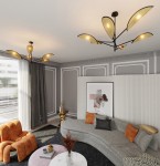 Lampa sufitowa Vene 6-punktowa w kolorze czarnym z rattanowymi abażurami, zawieszona we wnętrzu. Otoczenie to stylowy salon z szaro-białymi ścianami oraz sofą w odcieniach szarości i pomarańczy.