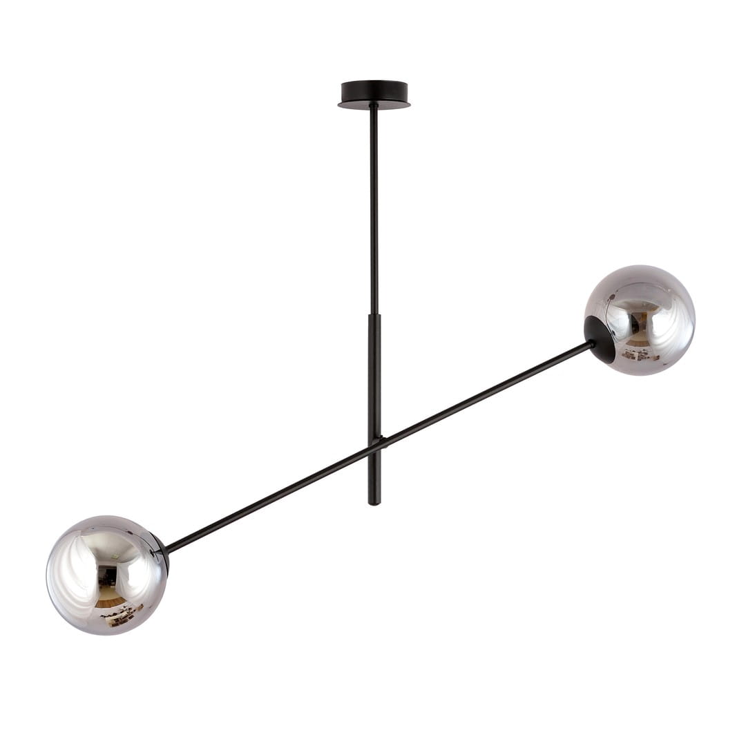 Lampa wisząca Linear 2-punktowa w kolorze czarnym i grafitowym. Posiada dwa metalowe klosze w kształcie kul, zawieszone na cienkich, prostych ramionach. Ujęcie z dołu, produkt zwisający z sufitu.