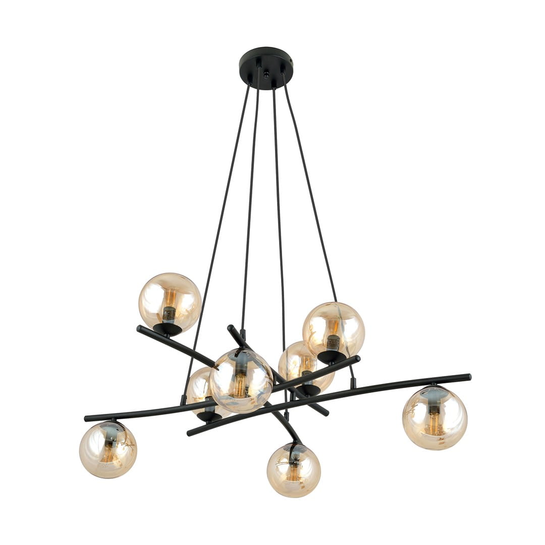Lampa wisząca Essa 8-punktowa w kolorze czarnym i miodowym. Składa się z ośmiu kulistych kloszy w przezroczystym szkle, zawieszonych na cienkich, czarnych prętach. Całość zamontowana na okrągłej podsufitce. Ujęcie z góry, pokazujące jej nowoczesny design.