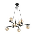 Lampa wisząca Essa 8-punktowa w kolorze czarnym i miodowym. Składa się z ośmiu kulistych kloszy w przezroczystym szkle, zawieszonych na cienkich, czarnych prętach. Całość zamontowana na okrągłej podsufitce. Ujęcie z góry, pokazujące jej nowoczesny design.