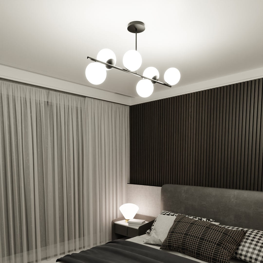 Lampa wisząca Bior 6-punktowa w kolorze czarnym, z sześcioma okrągłymi, białymi kloszami, zamontowana na suficie. Ujęcie z boku, w nowoczesnym wnętrzu sypialni z zasłonami i łóżkiem.