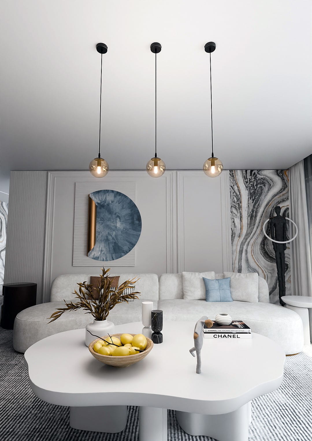 Lampa wisząca Cosmo 1-punktowa w kolorze miodowym, z przezroczystą szklaną kulą i złotym detalem, zawieszona na czarnym przewodzie. Widok z góry, w nowoczesnym wnętrzu z sofą i dekoracjami.