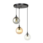 Lampa wisząca Cosmo Premium 3-punktowa z trzykulistymi kloszami w różnych kolorach: srebrnym, złotym i przezroczystym, z czarnym stelażem i przewodami. Klosze zawieszone na różnych wysokościach, montowane na okrągłej podstawie.