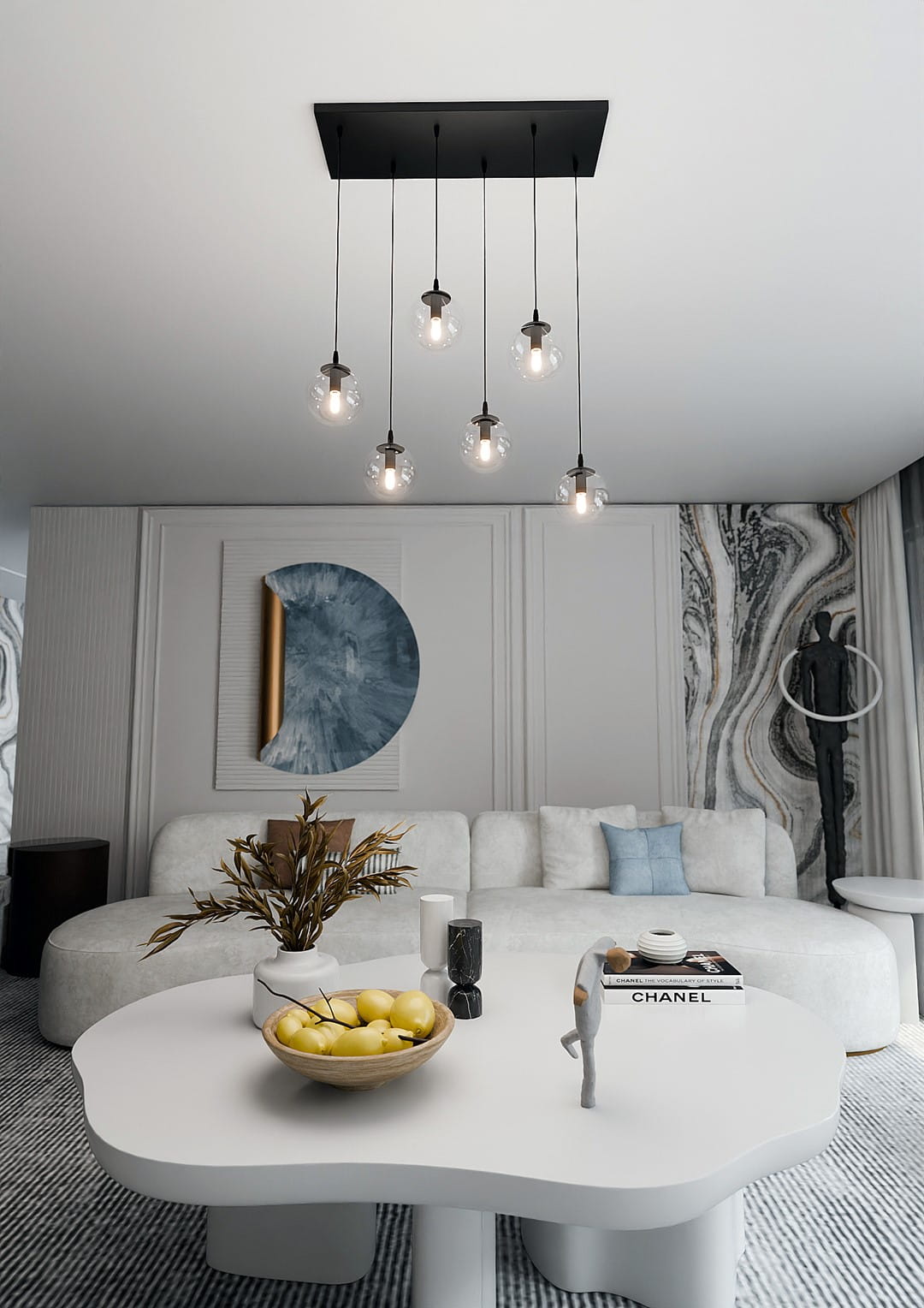 Lampa wisząca Cosmo 6-punktowa, transparentna, z sześcioma kulistymi kloszami zawieszonymi na czarnych linkach z metalowym stelażem. Ujęcie z góry, w nowoczesnym wnętrzu z jasną sofą i dekoracyjnymi elementami.