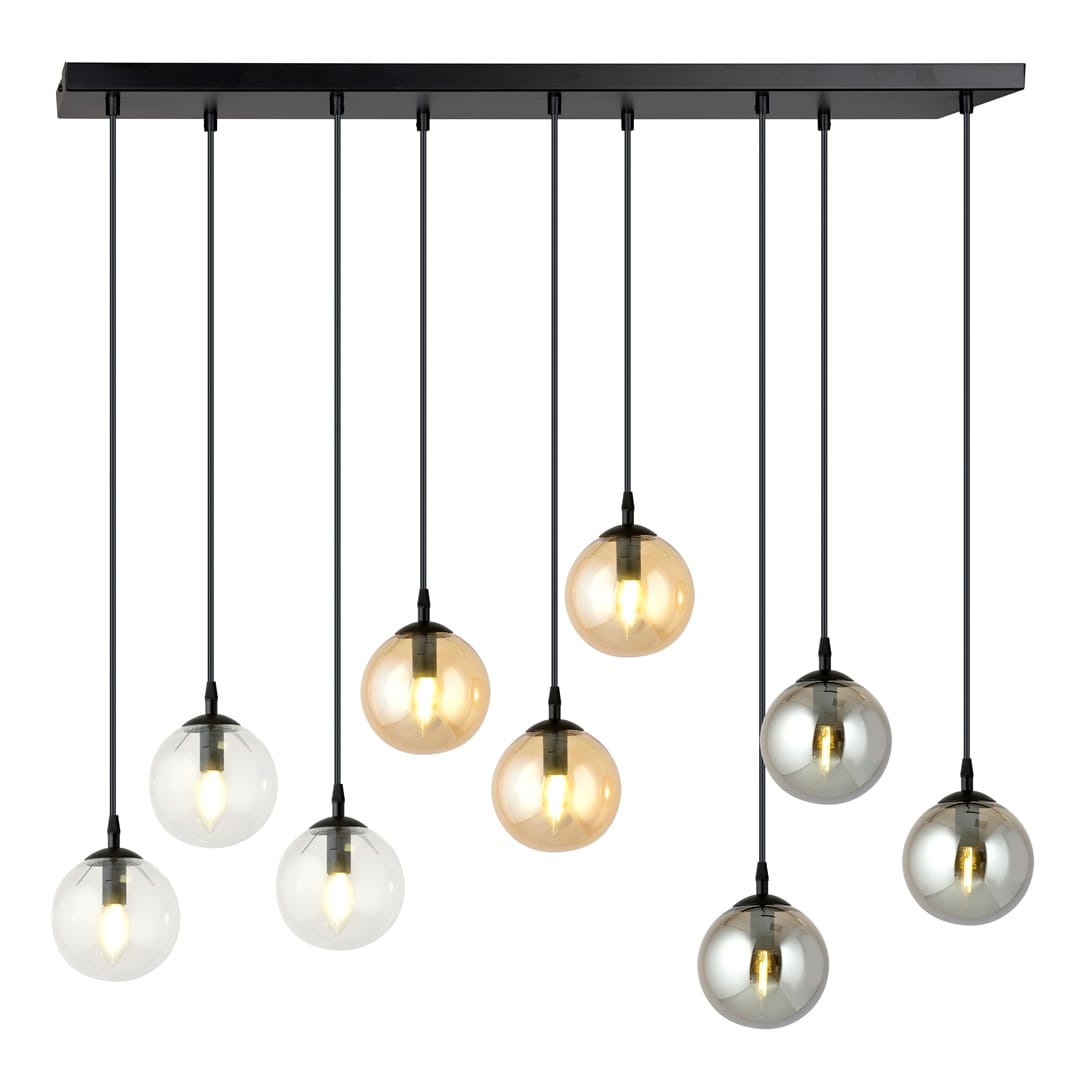 Lampa wisząca Cosmo Mix 9-punktowa z czarnym stelażem. Dziewięć szklanych kul w różnych odcieniach (przezroczyste, mleczne, srebrzyste) zwisa na czarnych przewodach, tworząc nowoczesny design. Idealna do przestronnych wnętrz.