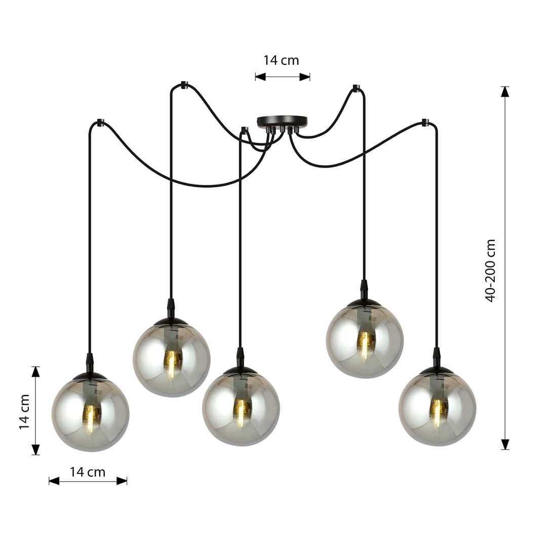 Lampa wisząca Gigi 5-punktowa w kolorze grafitowym, z pięcioma kulistymi kloszami o średnicy 14 cm. Klosze zawieszone na czarnych przewodach, regulowana wysokość 40-200 cm, montaż sufitowy. Proste tło podkreśla nowoczesny design.
