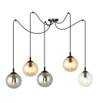 Lampa wisząca Gigi 5-punktowa w multikolorze z pięcioma szklanymi kulami w różnych odcieniach, zawieszona na czarnych przewodach. Kule mają różne wykończenia: przezroczyste, matowe i lustrzane, podwieszone pod metalowym stelażem.