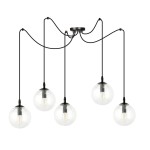 Lampa wisząca Gigi 5-punktowa z przezroczystymi kulami, zawieszona na czarnych przewodach. Posiada pięć okrągłych kloszy, każda z widoczną żarówką. Montaż sufitowy, estetyka nowoczesna, na jednolitym tle.