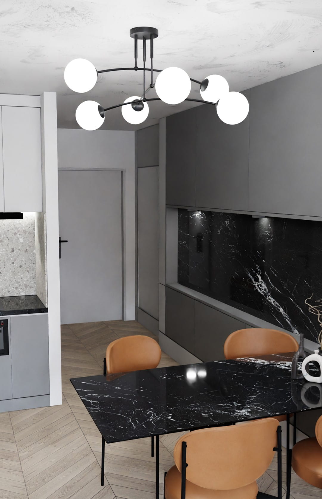 Czarna lampa sufitowa Pregos z sześcioma punktami świetlnymi, zbudowana z cienkich ramion i okrągłych, białych kloszy. Zamontowana na suficie, w nowoczesnym wnętrzu z czarnym stołem i brązowymi krzesłami.