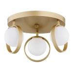 Lampa sufitowa Saturnia z trzema oprawami G9, złoty metalowy stelaż z okrągłymi, białymi kloszami w kształcie kul. Ujęcie z dołu, pokazujące detale konstrukcji i połączenia kloszy z podstawą.