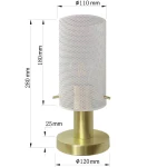 Lampa stołowa Tirana z białym perforowanym kloszem i złotą podstawą. Wysokość 28 cm, średnica 12 cm. Ujęcie frontalne, produkt stojący. Widoczne detale konstrukcji oraz wymiary na grafice.