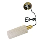 Lampa wisząca Tirana 1xE27 w kolorze złotym i białym, z cylindrycznym kloszem z perforowanej tkaniny. Zawieszona na czarnym przewodzie, z okrągłym, złotym uchwytem montażowym. Idealna do nowoczesnych wnętrz.