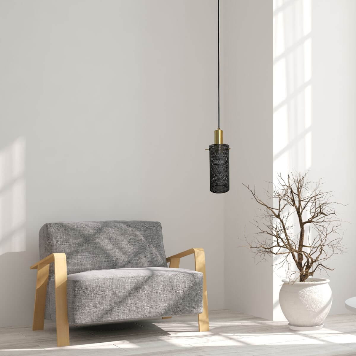Lampa wisząca Tirana 1xE27 w kolorze złotym i czarnym, z metalowym kloszem w formie siatki, zawieszona na czarnym przewodzie, umieszczona w jasnym wnętrzu obok szarego fotela i doniczki z gałęziami.
