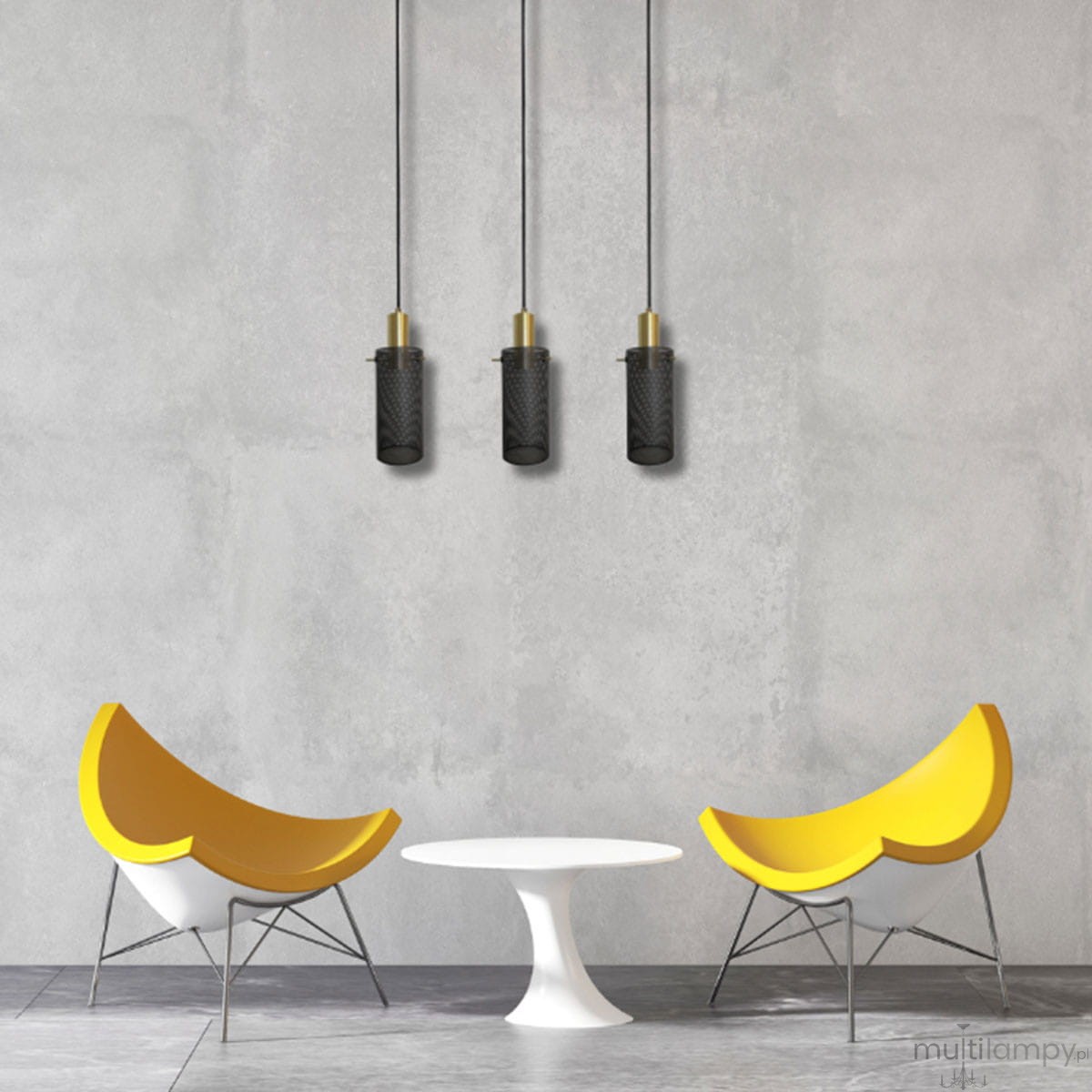 Lampa wisząca Tirana 3xE27 w kolorze złotym i czarnym, z trzema cylindrycznymi kloszami na smukłych przewodach, zawieszona w nowoczesnym wnętrzu z żółtymi krzesłami i białym stołem. Tło w odcieniu szarości.