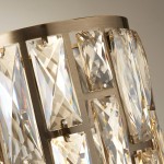 Lampa stołowa Bijou z antycznym mosiądzu, z kloszem ozdobionym prostokątnymi kryształami w odcieniach przezroczystego i złotego, widok z góry, podkreślający fakturę i detale wykończenia.
