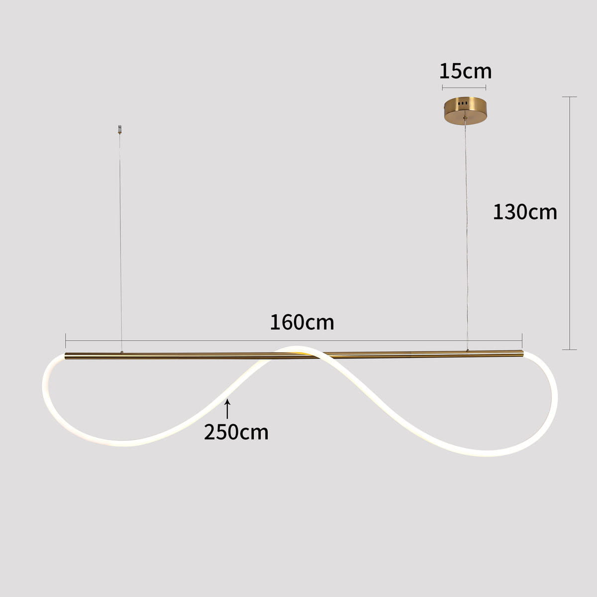 Lampa wisząca Meleca LP-2345/1P z pilotem, złota, o wymiarach 160 cm długości, 15 cm szerokości i wysokości 130 cm. Zawiera jedno źródło LED 36W. Kształt w formie fali z białym światłem, zawieszona na cienkich linkach. Tło szare.