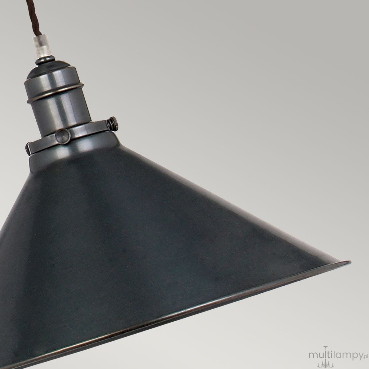 Regulowana lampa wisząca Provence w kolorze brązowym, z metalowym kloszem w kształcie stożka. Ujęcie z boku, ukazujące detal mocowania i przewodu. Lampa przeznaczona na żarówkę E27, idealna do aranżacji wnętrz.
