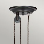 Regulowana lampa wisząca Provence w kolorze brązowym, z mocowaniem sufitowym, dwoma skręconymi przewodami. Ujęcie z góry, pokazujące detale konstrukcyjne oraz elementy montażowe. Wykonana z metalu, przeznaczona na żarówkę E27.