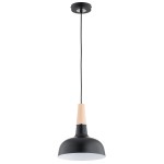 Lampa wisząca Goxa z jedną oprawą E27, w kolorze czarnym z drewnianym elementem. Okrągła, matowa czasza z białym wnętrzem, zawieszona na czarnym przewodzie. Ujęcie frontalne, produkt w stanie nowym, bez dodatkowych akcesoriów.