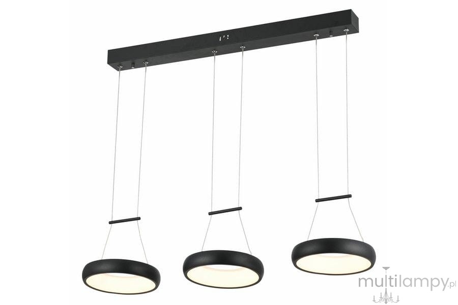 Lampa wisząca Thea z trzema okrągłymi kloszami LED w kolorze czarnym, zawieszona na cienkich linkach. Metalowa podstawa w czerni, z widocznymi uchwytami. Klosze mają białe, mleczne wnętrze, emitujące ciepłe światło. Idealna do nowoczesnych wnętrz.