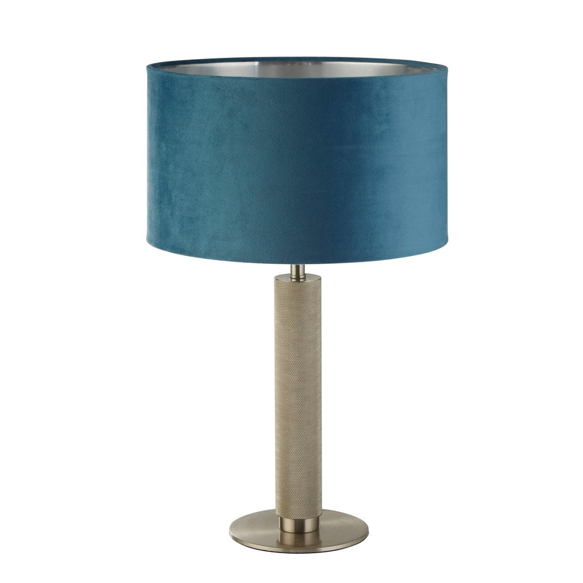Lampa stołowa London z okrągłym kloszem w kolorze turkusowym i satynowym srebrnym stelażu. Podstawa z teksturowanego materiału w odcieniu jasnego beżu. Ujęcie frontalne, stabilna konstrukcja. Wysoka na około 50 cm, idealna do różnych wnętrz.