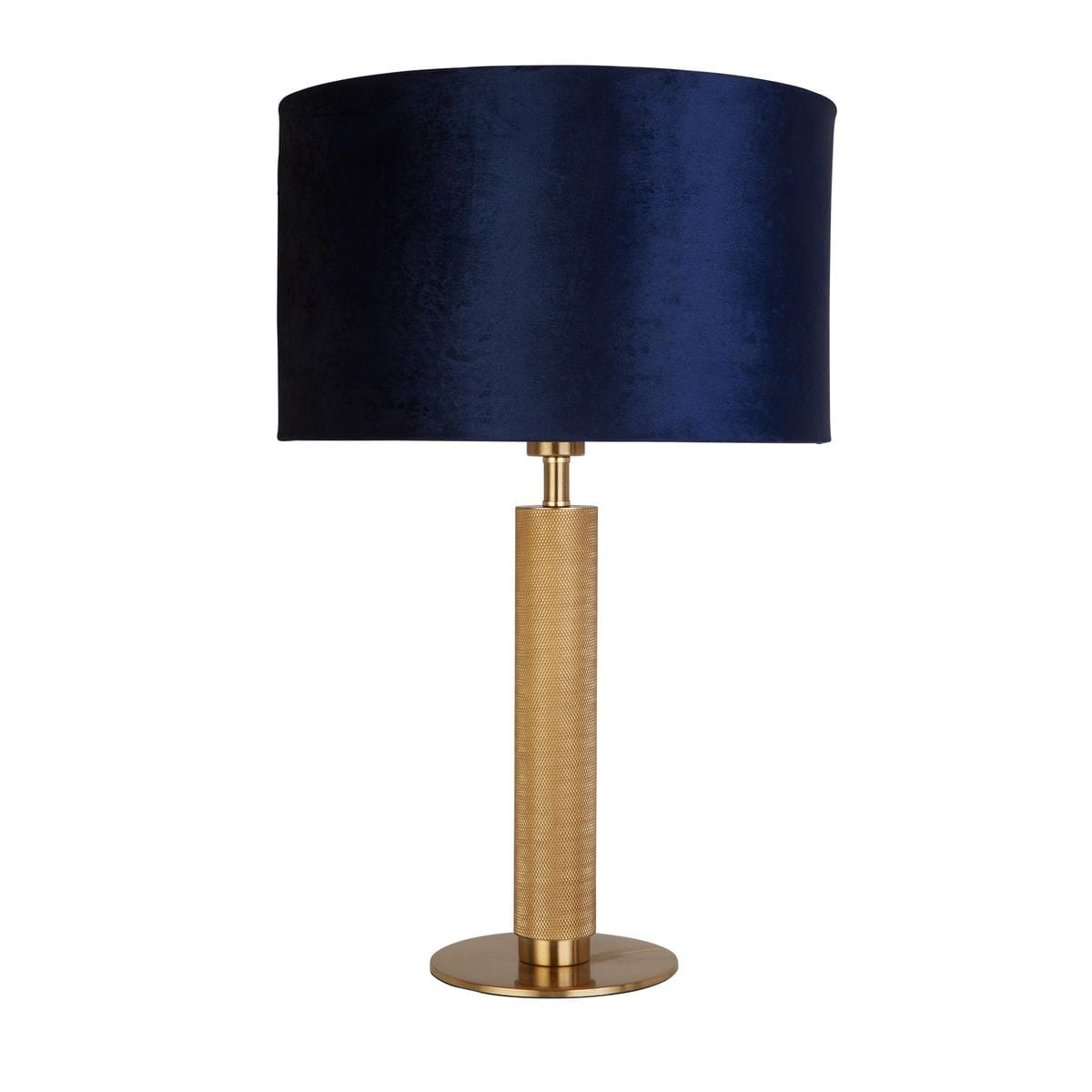Lampa stołowa London z mosiężną podstawą i granatowym, aksamitnym kloszem. Ustawiona na płaskiej powierzchni, z okrągłą podstawą i cylindrycznym trzonem. Idealna do nowoczesnych wnętrz.