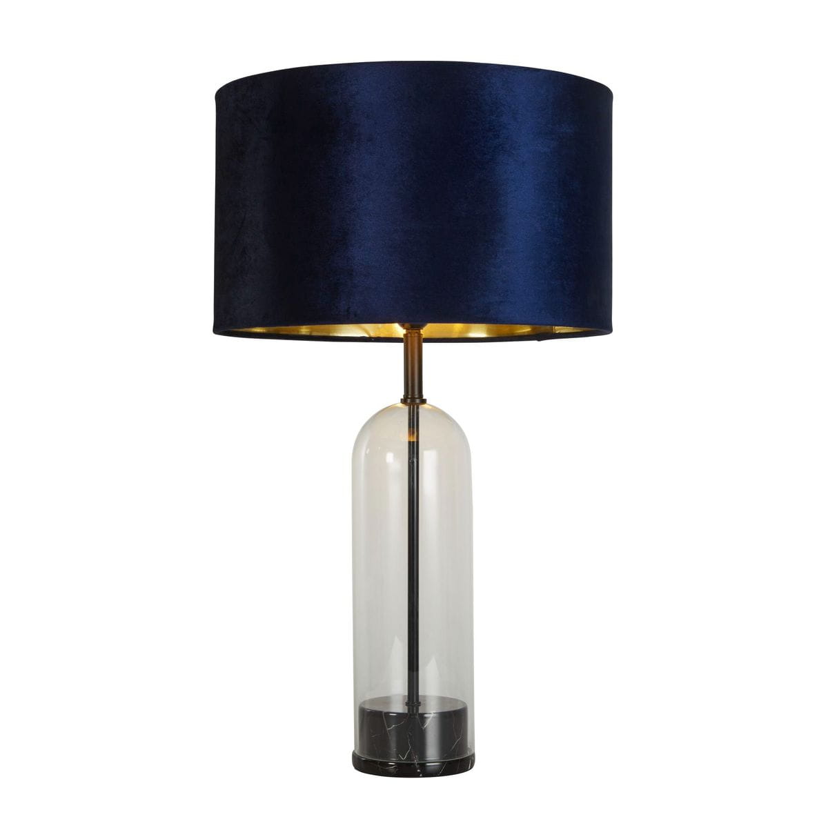 Lampa stołowa Oxford z abażurem w granatowym kolorze, wykonana z przezroczystego szkła i czarnego marmuru. Stojąca, z metalowym elementem, posiada miejsce na żarówkę E27. Widok z boku, eksponujący elegancki design i detale.