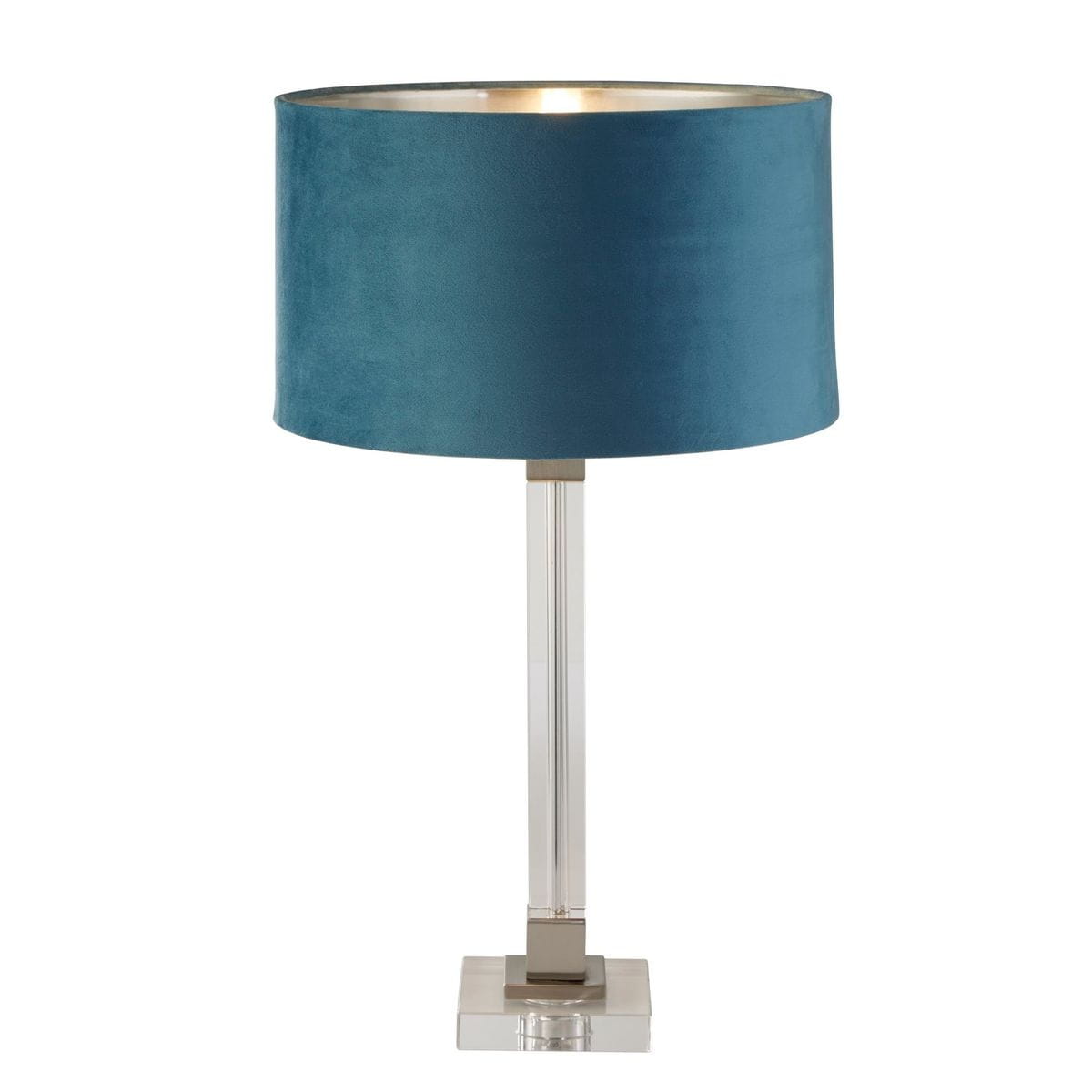 Lampa stołowa Scarborough z turkusowym abażurem z weluru, metalową podstawą w kolorze satynowego niklu oraz przezroczystą, akrylową nogą. Ujęcie z boku, pokazujące elegancki design i detale wykończenia.