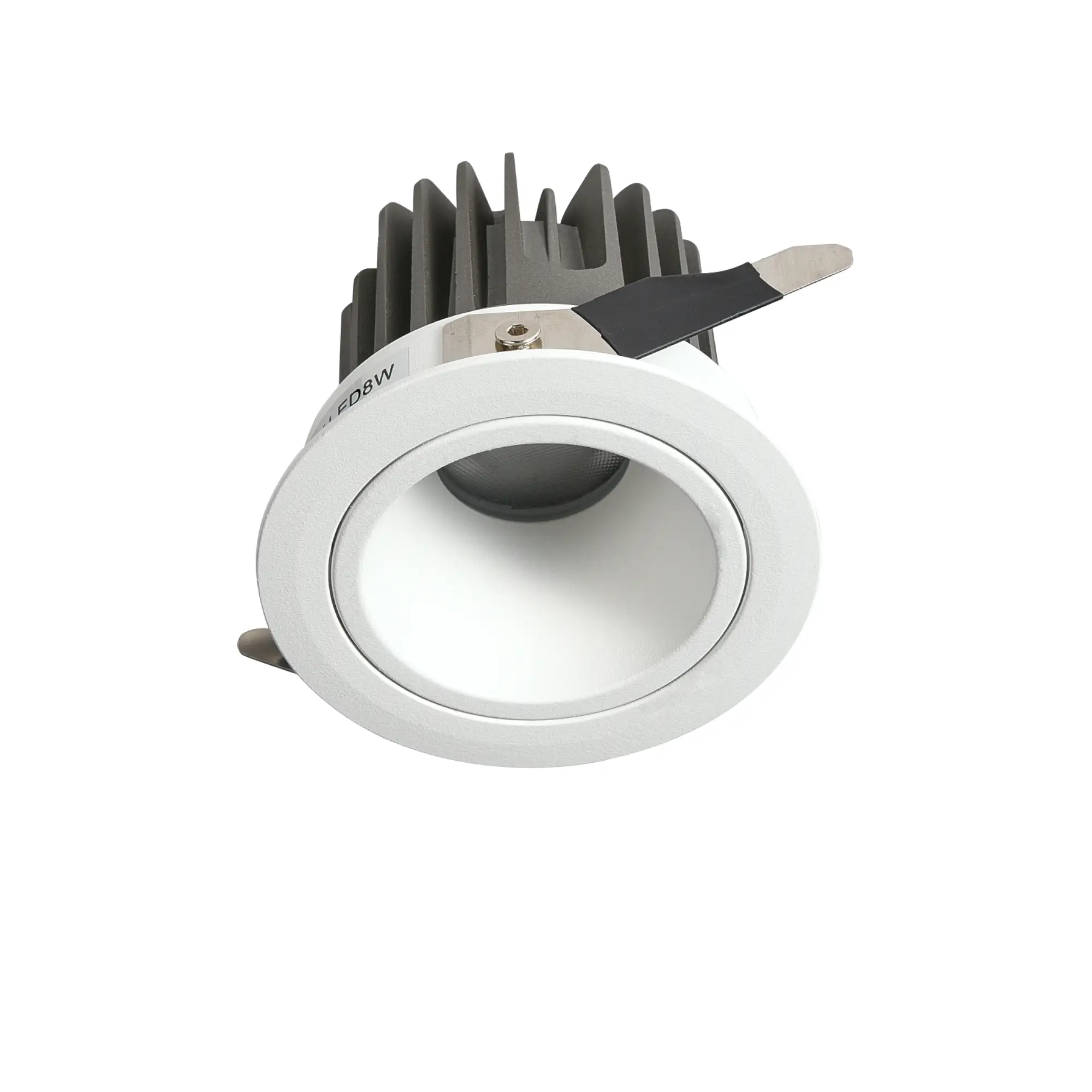 Pik oprawa do zabudowy 1xLED/8W/CCT/IP54 w kolorze białym. Ma okrągły kształt, widoczne elementy montażowe oraz srebrny detal. Ujęcie frontalne. Idealna do zastosowania w pomieszczeniach wymagających oświetlenia o podwyższonej odporności na wilgoć.