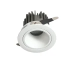 Pik oprawa do zabudowy 1xLED/8W/CCT/IP54 w kolorze białym. Ma okrągły kształt, widoczne elementy montażowe oraz srebrny detal. Ujęcie frontalne. Idealna do zastosowania w pomieszczeniach wymagających oświetlenia o podwyższonej odporności na wilgoć.