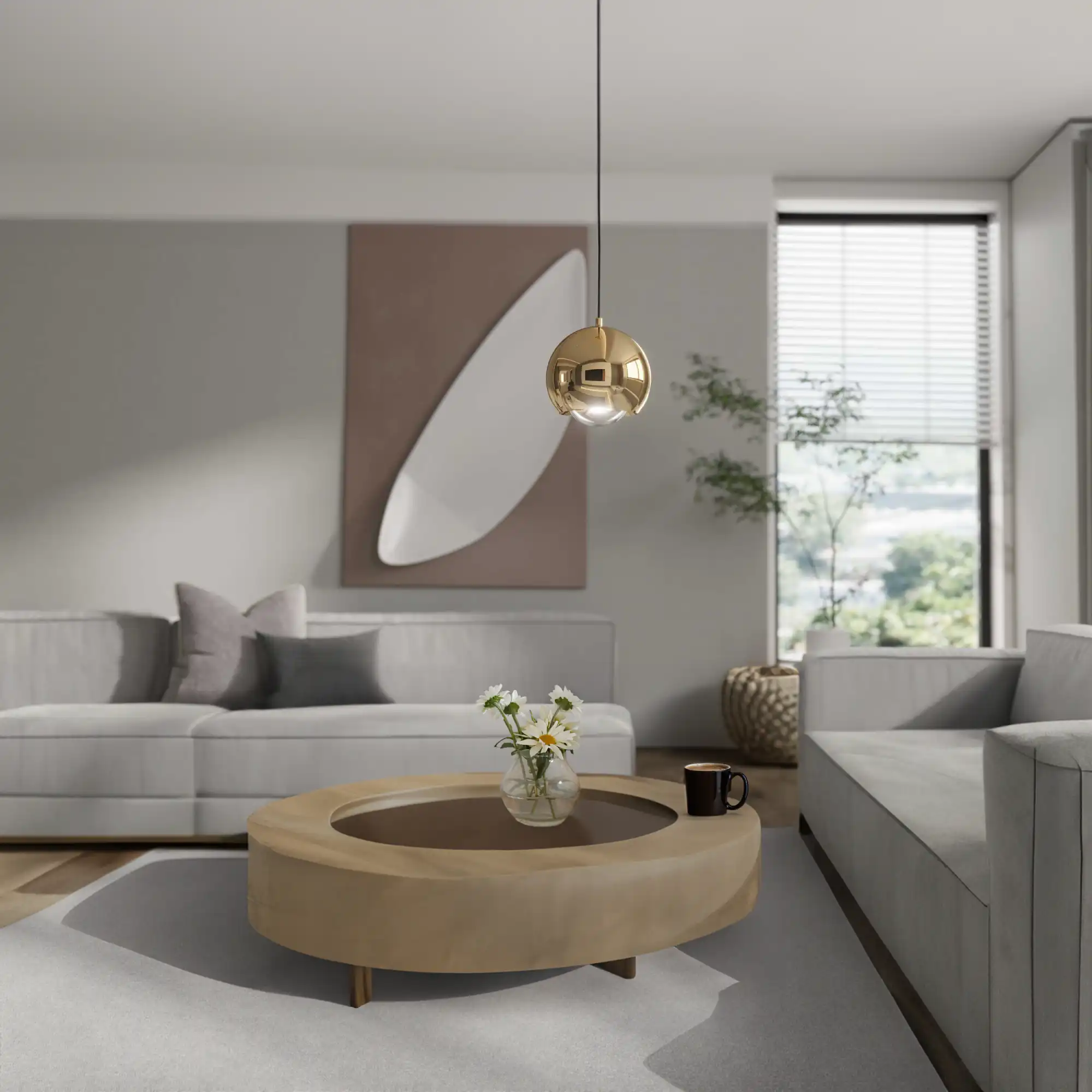 Złota lampa wisząca Aurenia z jedną żarówką LED 5W, o kulistym kształcie, zawieszona nad okrągłym stolikiem kawowym. Tło stanowi nowoczesny salon z szaro-beżową sofą i roślinnością.