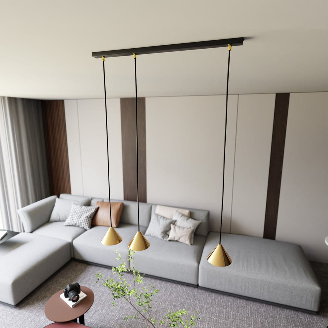 Lampa wisząca Elit 3xGX53 w kolorze czarnym i złotym, zawieszona na długich, czarnych przewodach. Posiada trzy stożkowate klosze w złotym odcieniu, umieszczone na prostokątnej, czarnej podstawie. Idealna do nowoczesnych wnętrz.