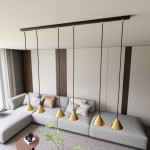 Lampa wisząca Elit 6xGX53 w kolorze czarnym i złotym, z sześcioma stożkowymi kloszami zawieszonymi na cienkich czarnych linkach. Ujęcie z góry, w aranżacji nowoczesnego salonu z szaro-beżową sofą i dodatkami.