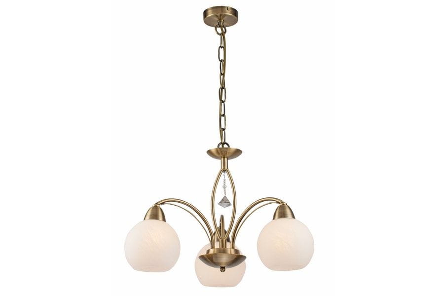 Żyrandol Vanity 3xE27 w kolorze patynowym z trzema okrągłymi kloszami z matowego szkła. Produkt zawieszony na złotej łańcuchowej linki, z ozdobnym elementem w kształcie diamentu, w pozycji wiszącej.