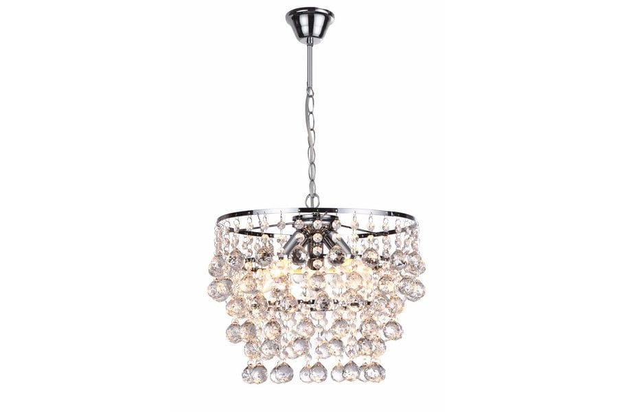 Lampa wisząca London Crystal w chromowanym wykończeniu, z okrągłym kloszem zdobionym kryształkami. Ujęcie frontalne, zawieszona na łańcuchu. Posiada trzy miejsca na żarówki E14, co zapewnia efektowne oświetlenie.