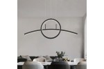 Lampa wisząca Evora 2xLED/23W w kolorze czarnym, o nowoczesnym designie, z dwoma zaokrąglonymi elementami w kształcie łuku. Powieszona nad stołem, w minimalistycznym wnętrzu, na jasnym tle, z naturalnymi dodatkami.