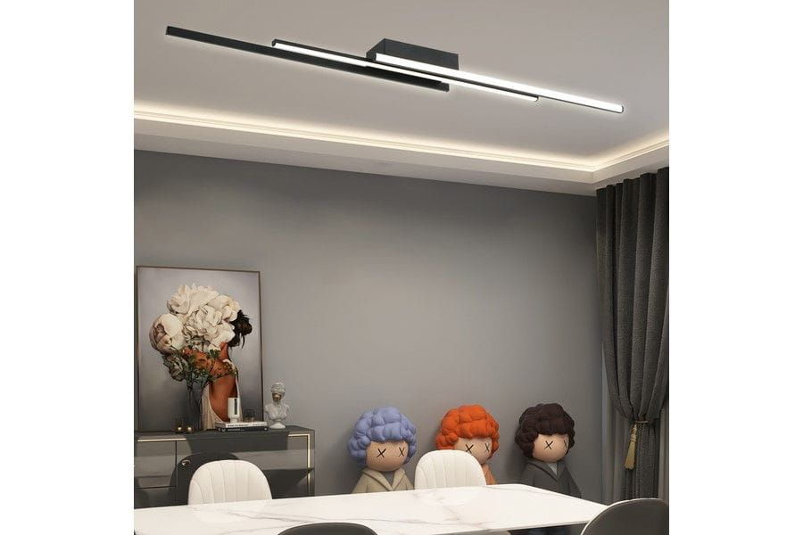 Amaroo lampa sufitowa 3xLED/24W w kolorze czarnym, montowana na suficie, z prostokątnym kształtem i minimalistycznym designem. Widoczna w nowoczesnym wnętrzu z białym stołem i dekoracyjnymi poduszkami w kolorach pastelowych.