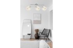 Lampa sufitowa Elmo z trzema reflektorami E14 w chromowanym wykończeniu. Reflektory w przezroczystych kloszach, zamontowane na falistej podstawie. Produkt w nowoczesnym wnętrzu z lustrzaną taflą i minimalistycznymi meblami.