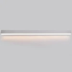 Lampa sufitowa Astar L116 w kolorze białym, z jedną diodą LED o mocy 35W. Posiada prostokątny kształt i minimalistyczny design, zamontowana na gładkiej powierzchni, emituje jasne, ciepłe światło.