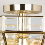 Lampa sufitowa Old Park 2xE27 w polerowanym mosiądzu. Widoczna podstawa z błyszczącego metalu, ozdobiona przezroczystymi kryształkami. Kąt ujęcia zbliżenia na detal mocowania i dekoracji.